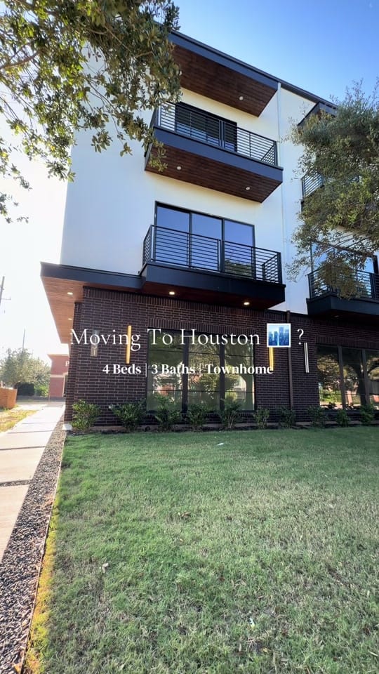 Post 5 by Rayanna | Houston Realtor on TikTok (video)