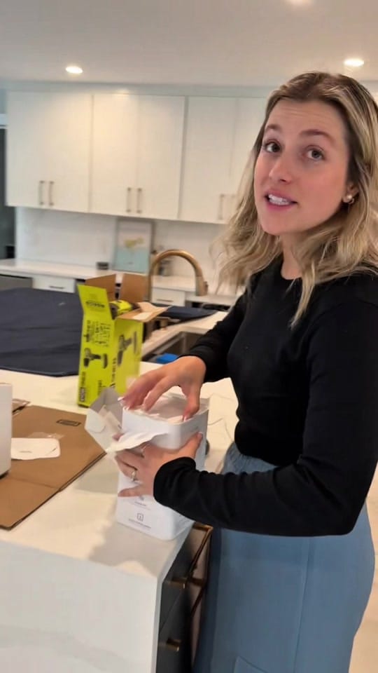 Post 10 by Alexandra Lapierre on TikTok (video)
