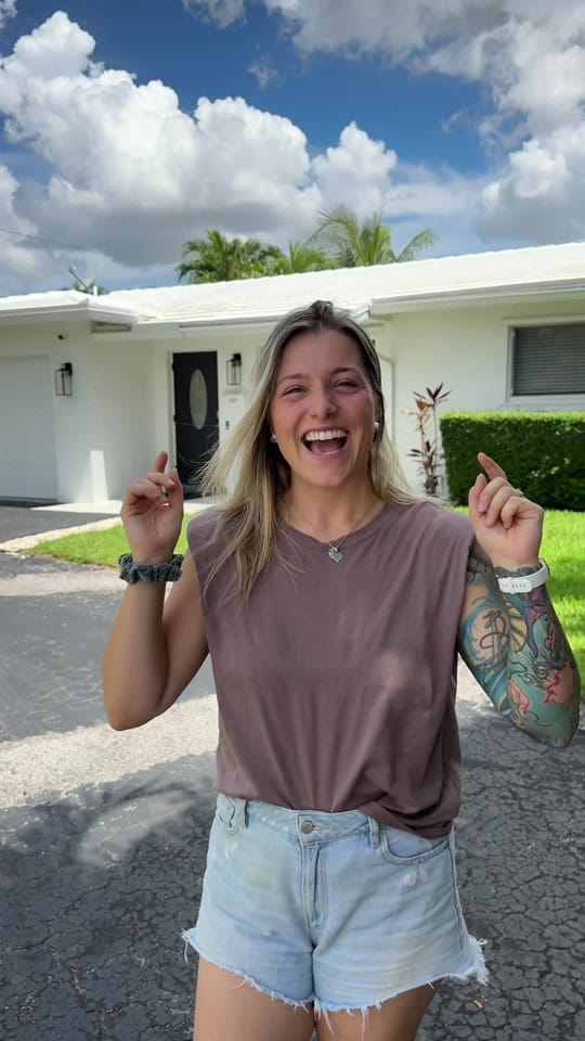 Post 6 by Alexandra Lapierre on TikTok (video)