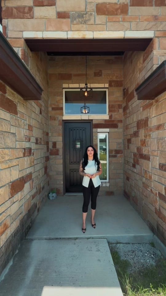 Post 3 by Alyssa Walker on TikTok (video)