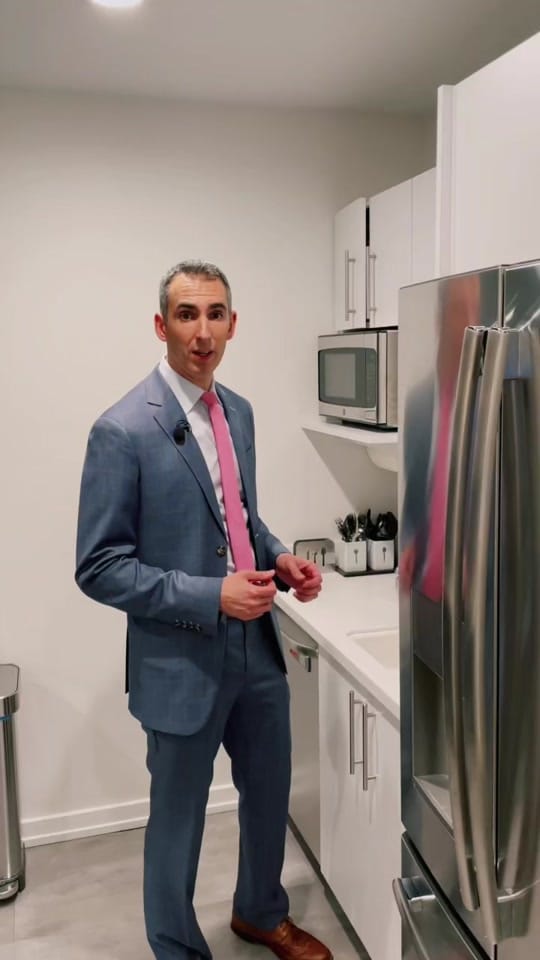 Post 8 by LeighMarcusChicago on TikTok (video)