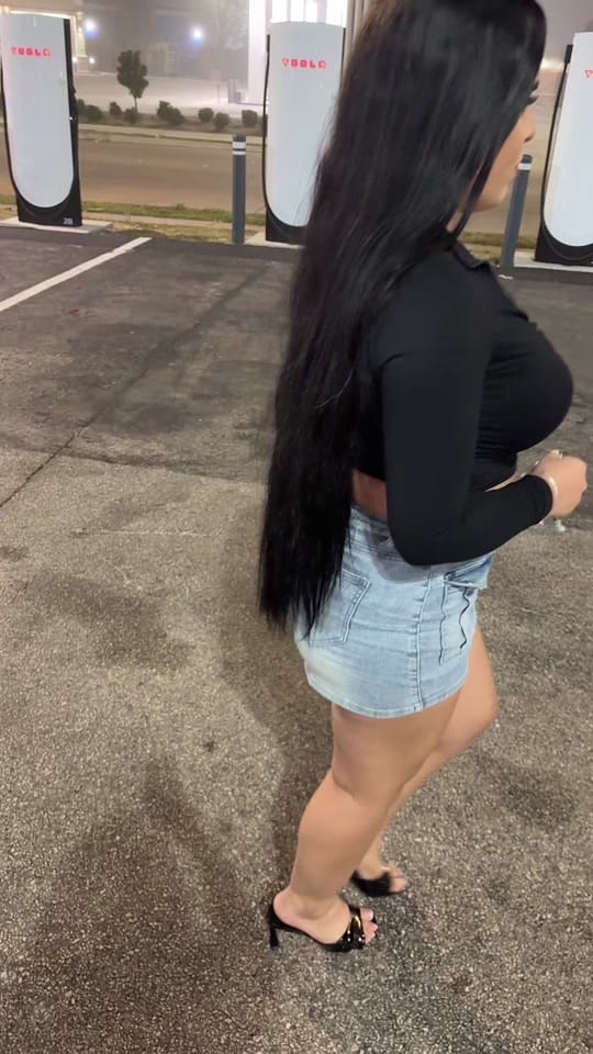 Post 8 by arianavilla47 on TikTok (video)