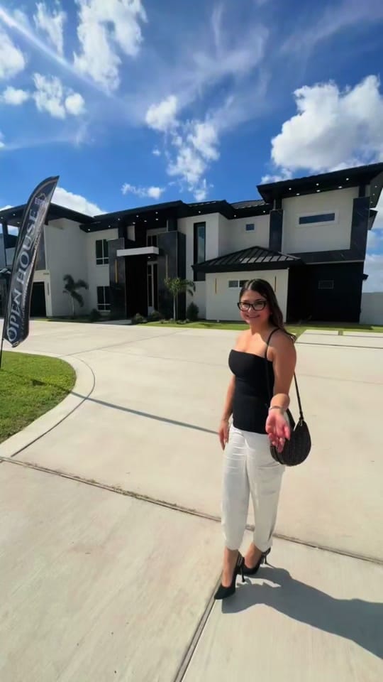 Post 6 by Karina Espinoza on TikTok (video)