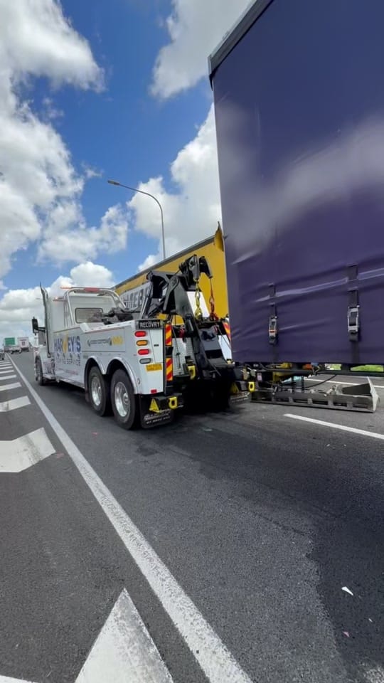 Post 4 by Harvey's Towing QLD Pty Ltd on TikTok (video)