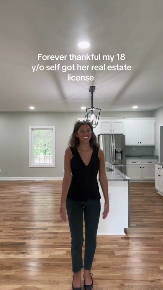 Post 4 by Lydia on TikTok (video)