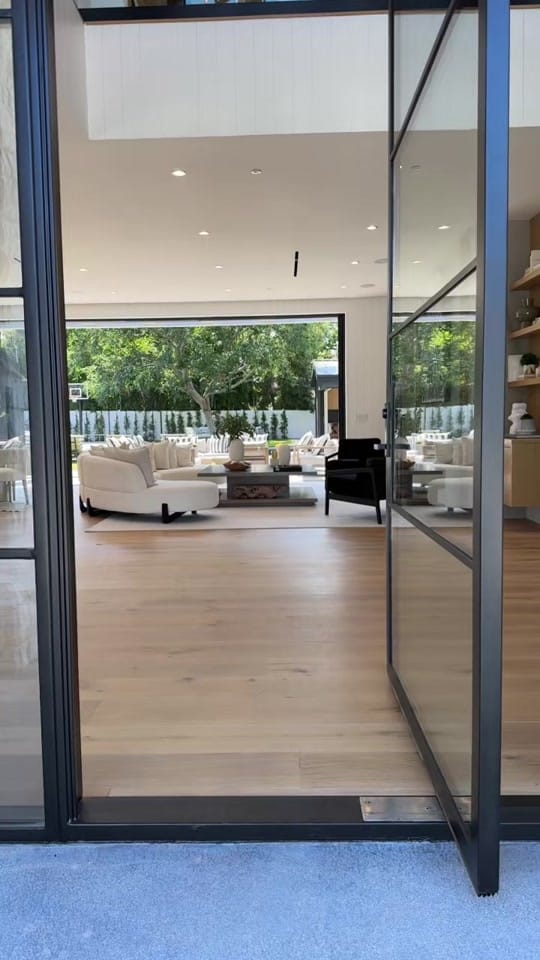 Post 3 by Daniel Eliyahou on TikTok (video)