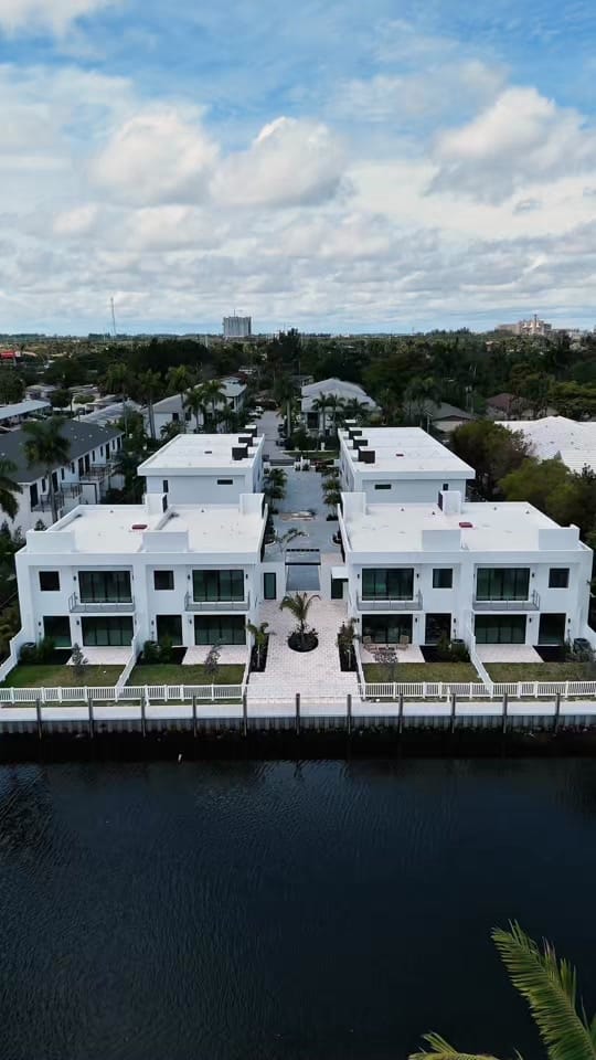 Post 7 by Jess Sonino | Miami Luxury RE on TikTok (video)
