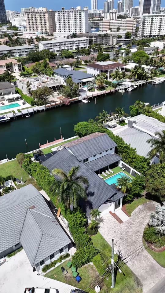 Post 6 by Jess Sonino | Miami Luxury RE on TikTok (video)