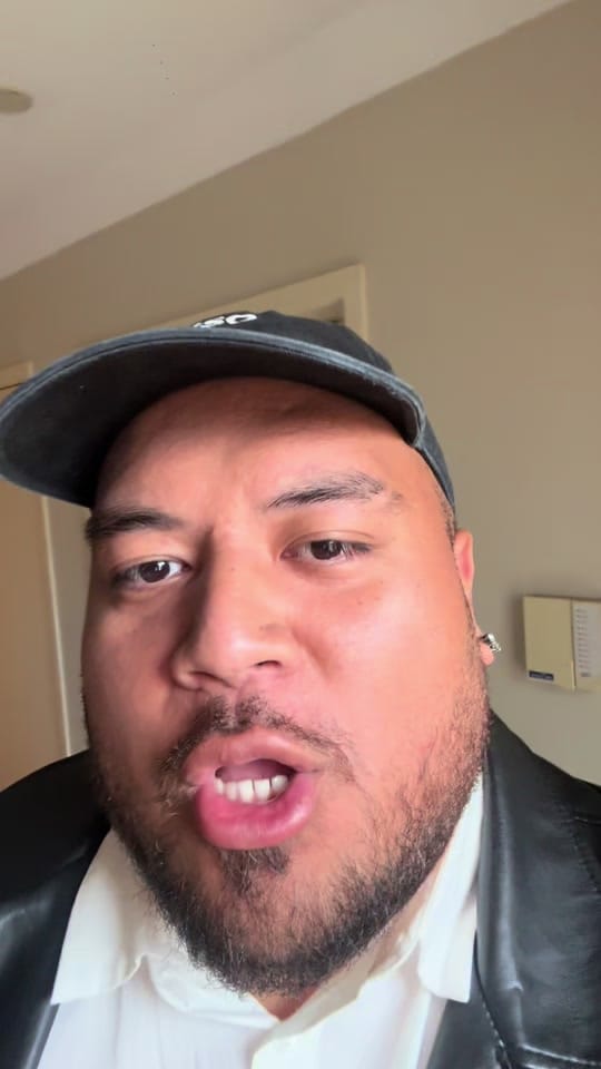Post 1 by itskingleroy on TikTok (video)