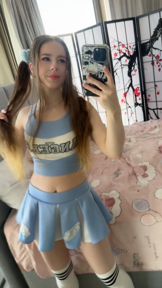 Post 5 by Ellie Skywalker on TikTok (video)