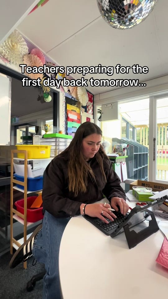 Post 6 by Sydney | Teacher & Creator on TikTok (video)