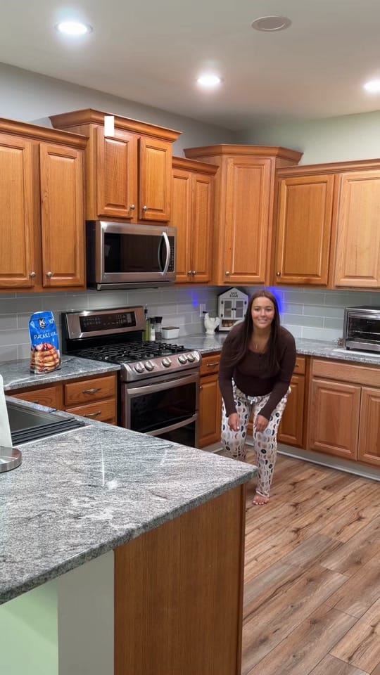 Post 1 by Sydney Cole on TikTok (video)