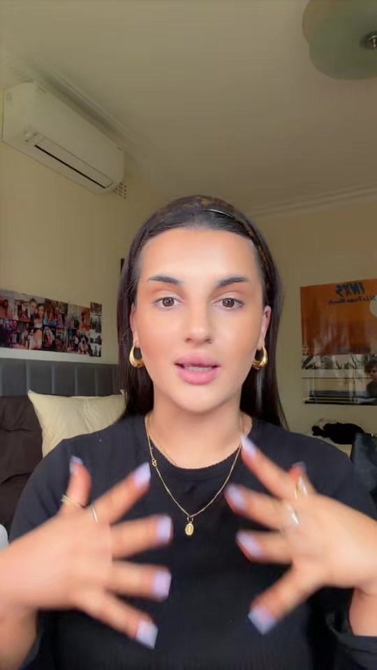 Post 2 by Adriana 💛 on TikTok (video)