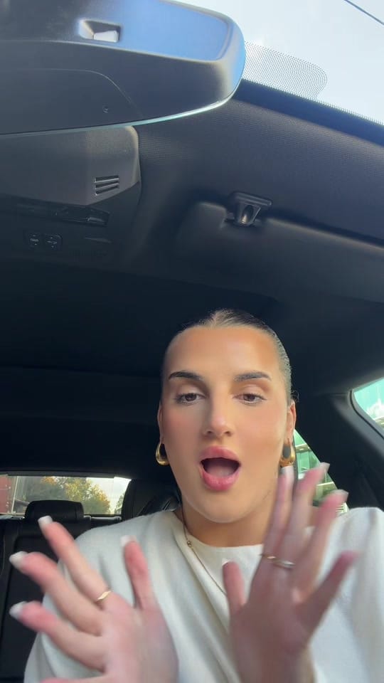 Post 4 by Adriana 💛 on TikTok (video)