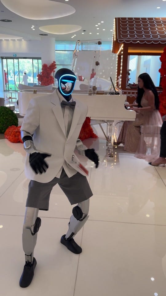 Post 4 by Karim on TikTok (video)