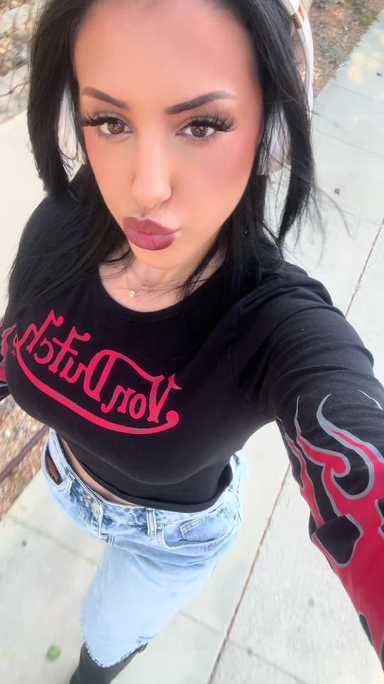 Post 1 by Lauren Greco on TikTok (video)
