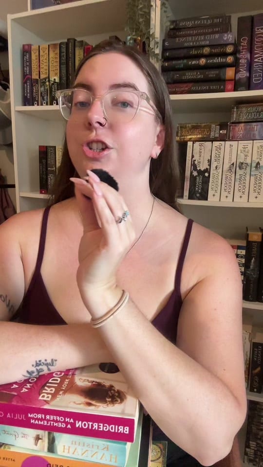 Post 1 by meredith grace | booktok 📖🐉 on TikTok (video)