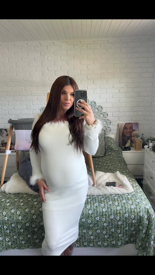 Post 1 by Laurakate Harman on TikTok (video)