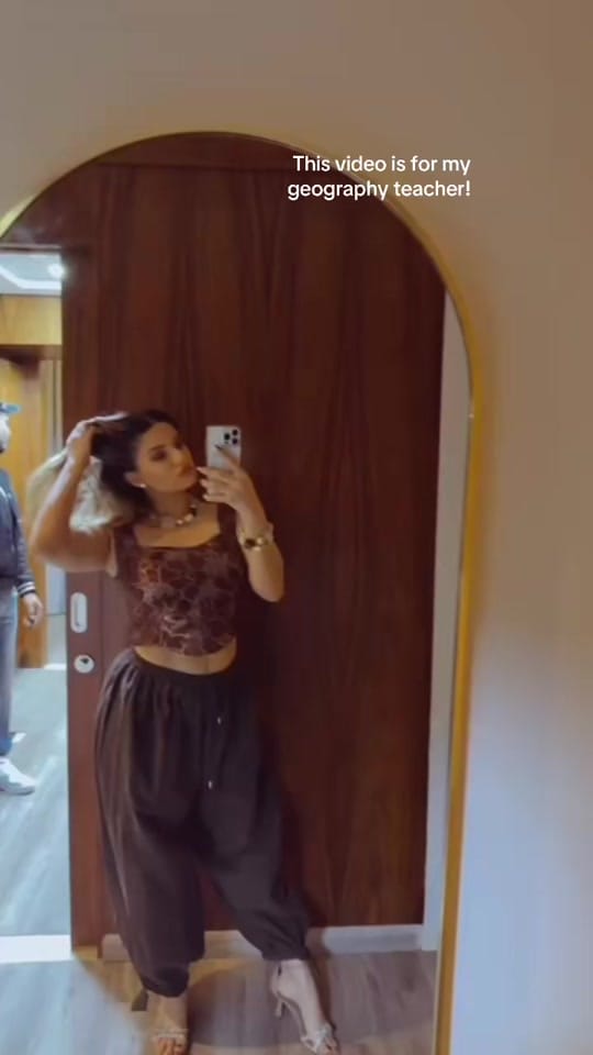 Post 1 by Ella on TikTok (video)
