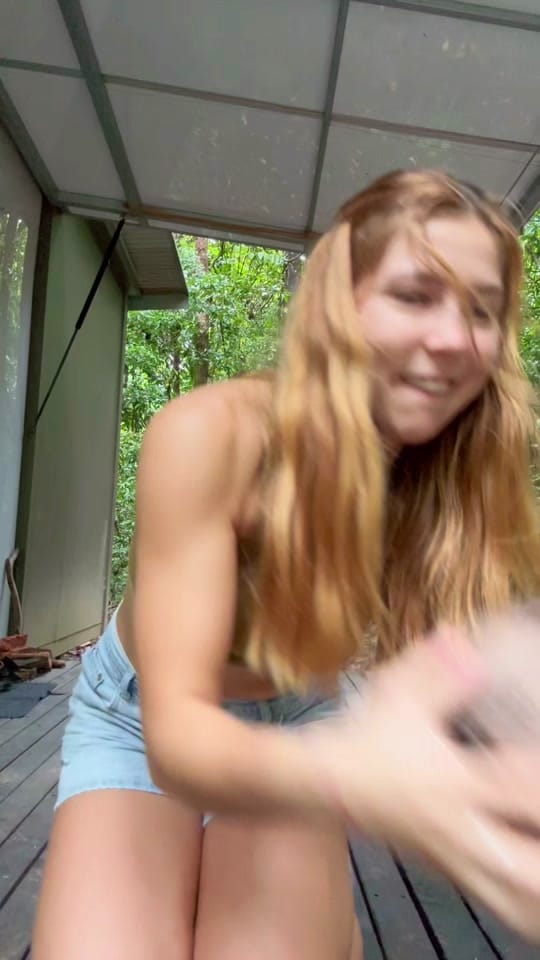 Post 1 by Polly Péter on TikTok (video)