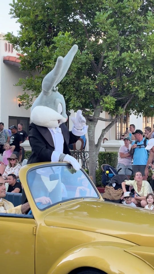 Post 7 by Warner Bros. Movie World on TikTok (video)