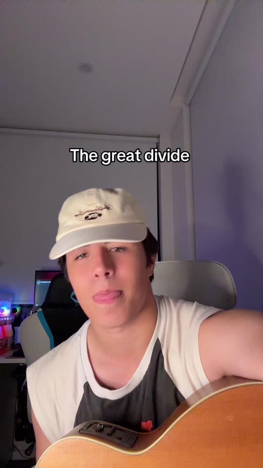 Post 2 by Robbie Hunt on TikTok (video)