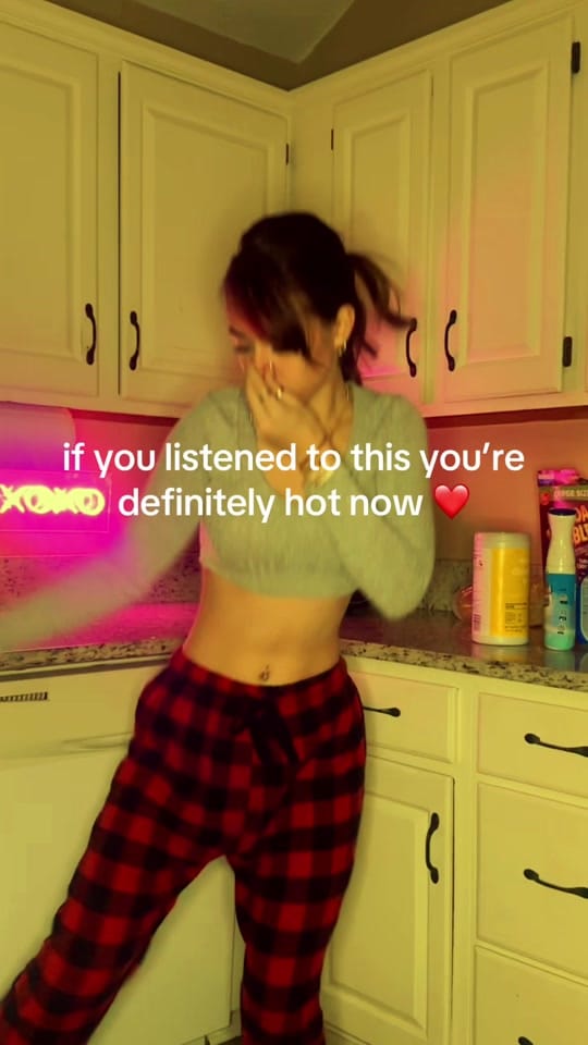 Post 6 by Sydney on TikTok (video)
