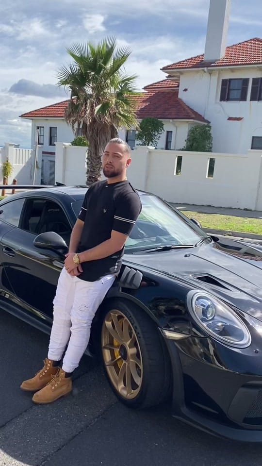 Post 2 by Freihat Twins on TikTok (video)
