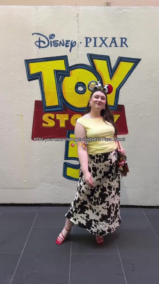 Post 1 by lizzie.mouse on TikTok (video)