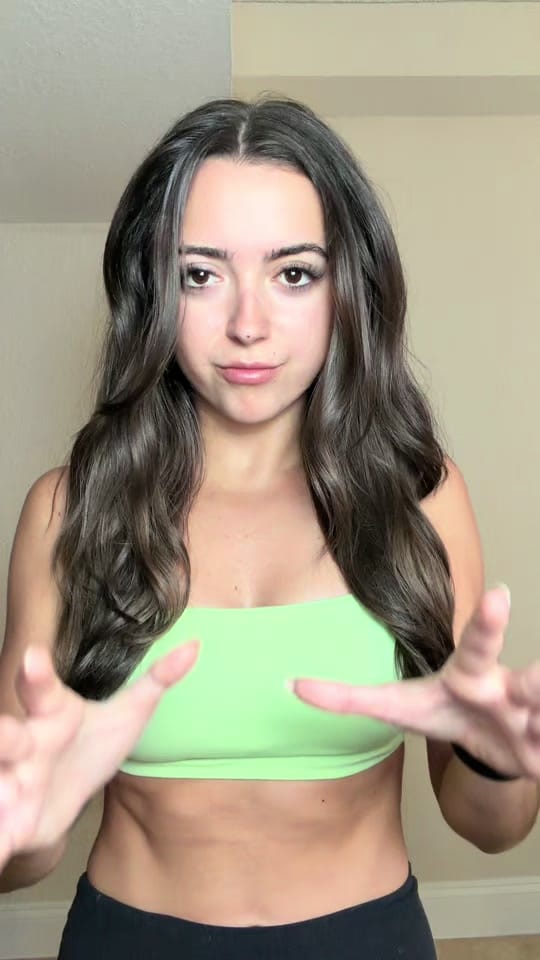 Post 8 by Sydney Raffellini on TikTok (video)