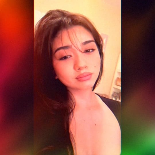 Post 3 by Sydney to the Max Forever on TikTok (video)