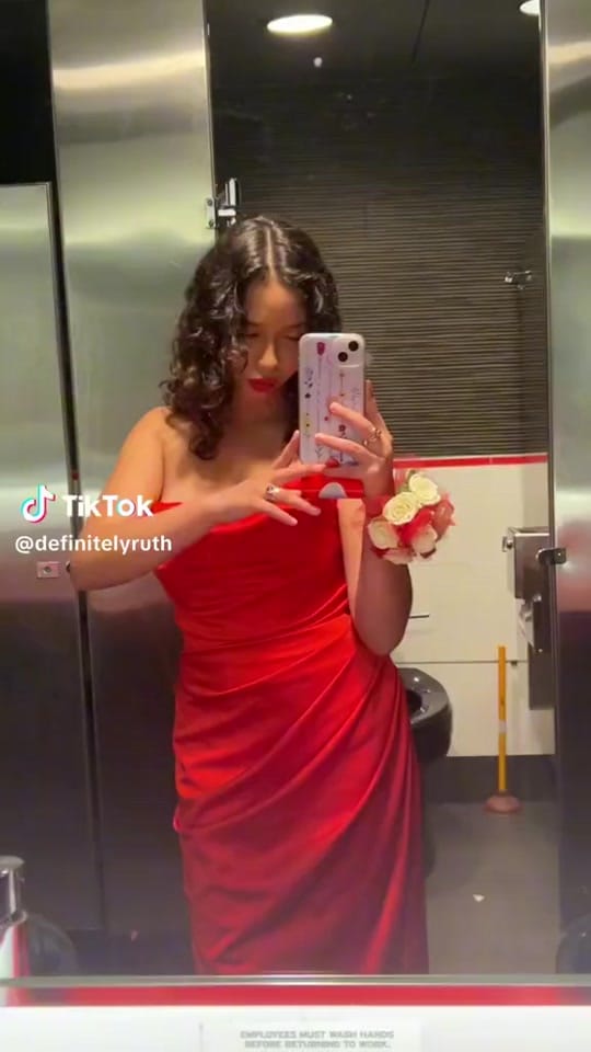 Post 8 by Sydney to the Max Forever on TikTok (video)