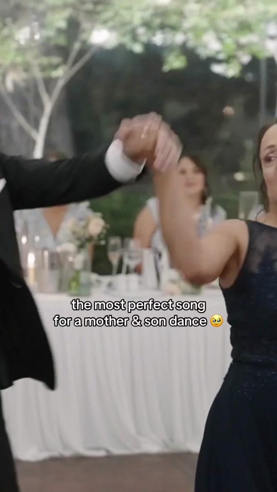 Post 4 by Adelaide Wedding Photo + Video on TikTok (video)