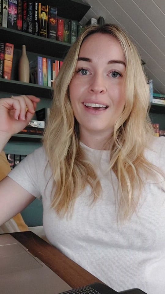Post 6 by Hannah Hellyeah 📚🌿👻 on TikTok (video)