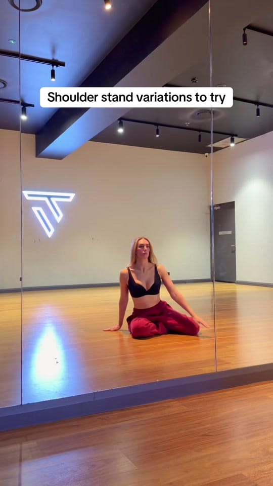 Post 1 by Elle Blume on TikTok (video)