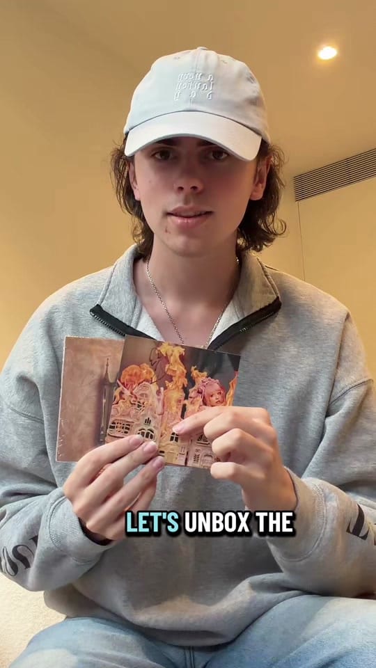 Post 6 by Harri 💿 on TikTok (video)