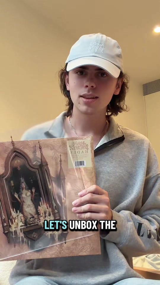 Post 10 by Harri 💿 on TikTok (video)