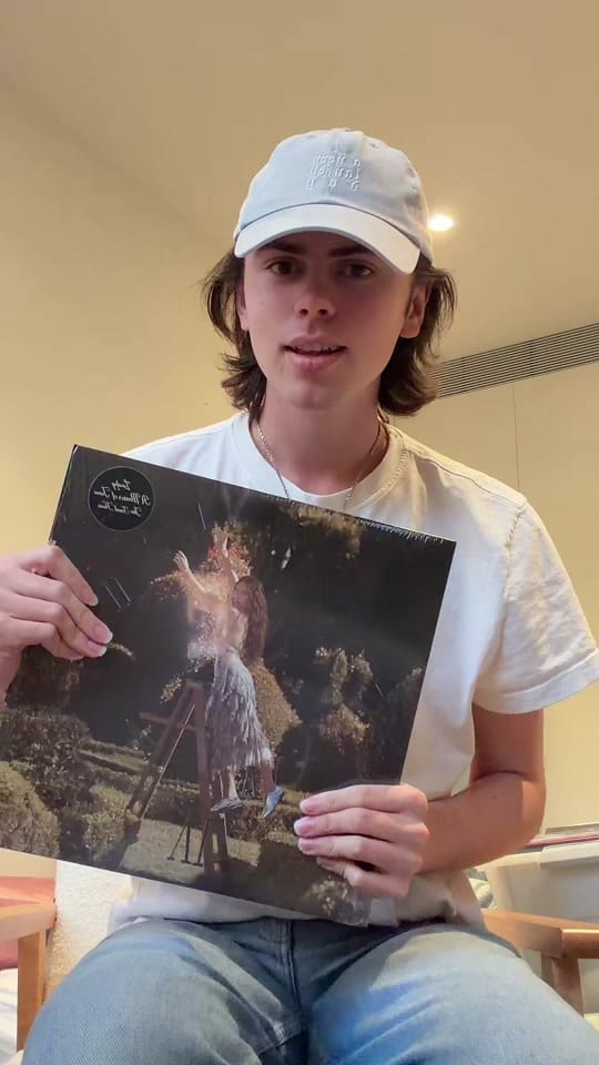 Post 5 by Harri 💿 on TikTok (video)