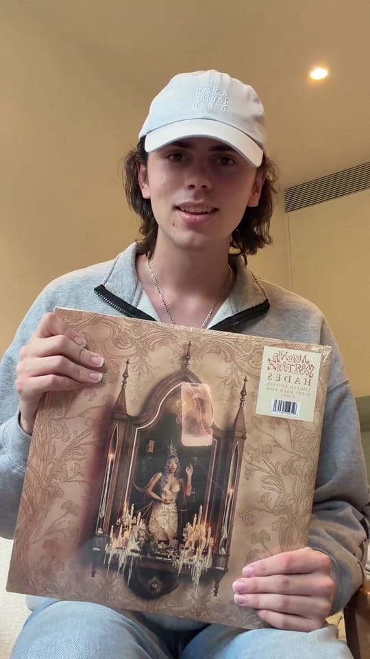 Post 1 by Harri 💿 on TikTok (video)