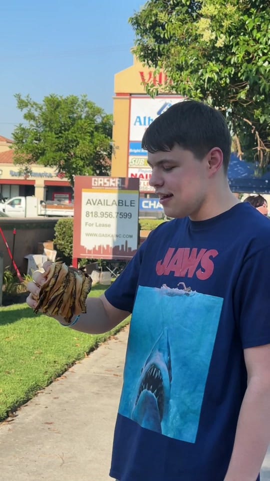 Post 10 by Burger 3000 on TikTok (video)