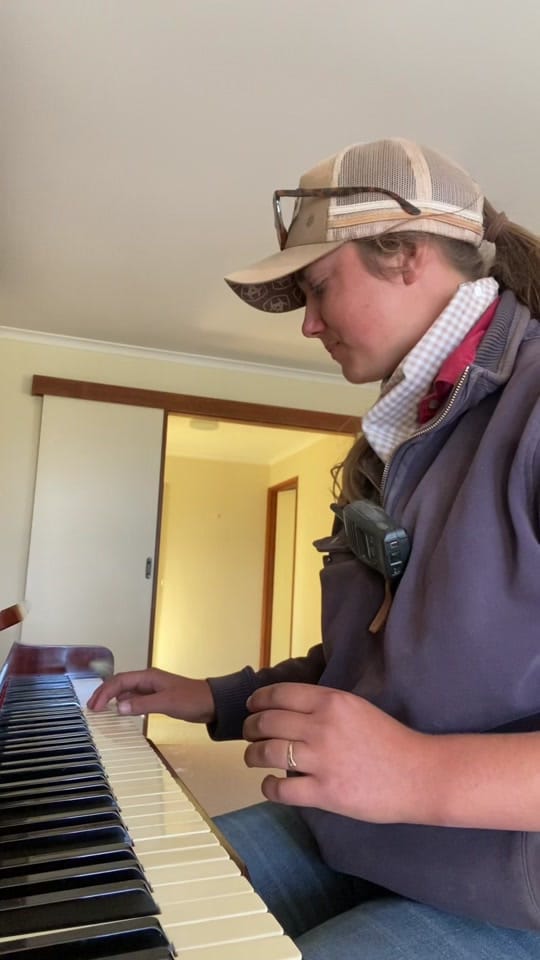 Post 10 by Ally on TikTok (video)