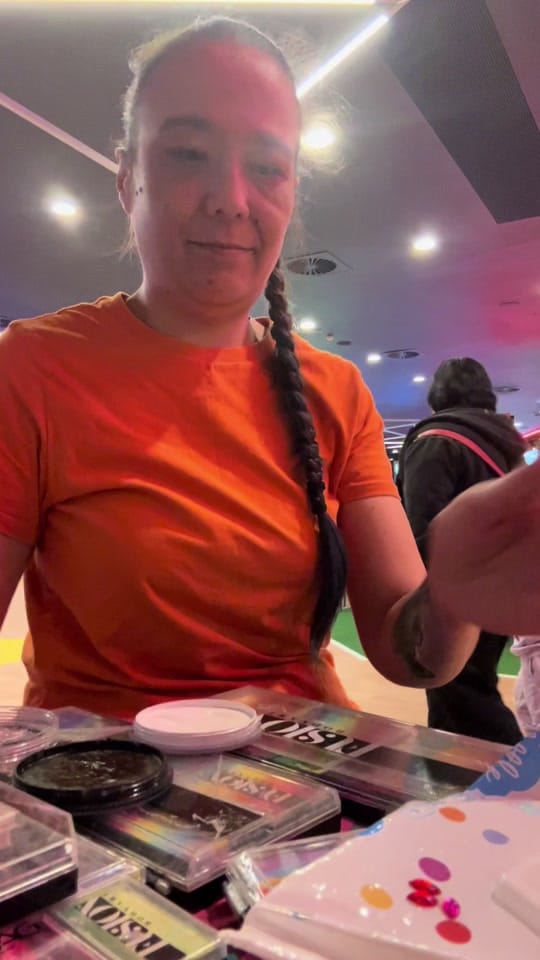 Post 9 by artist_sabine on TikTok (video)