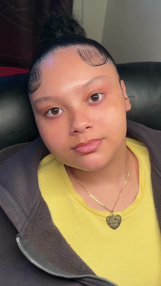 Post 10 by THEE lash artist🧚🏼‍♀️ on TikTok (video)