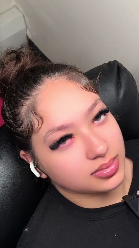 Post 9 by THEE lash artist🧚🏼‍♀️ on TikTok (video)