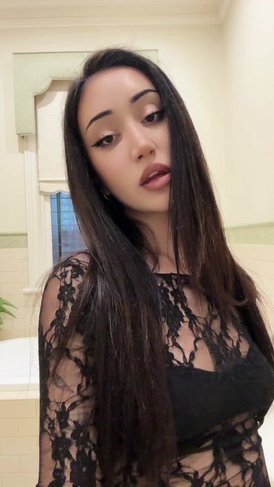 Post 2 by Elise on TikTok (video)