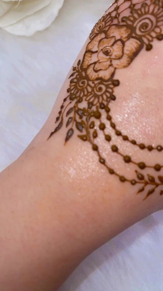 Post 5 by Henna By Imaan on TikTok (video)