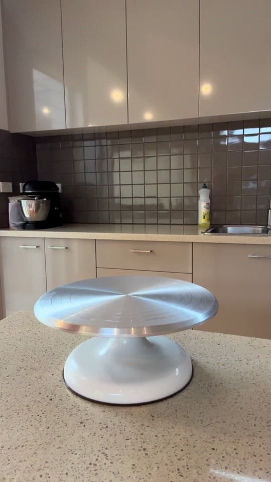Post 1 by Lushcups Sydney wedding cakes on TikTok (video)