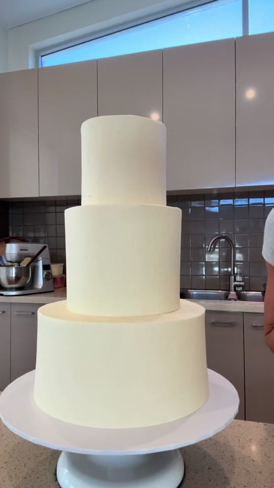 Post 3 by Lushcups Sydney wedding cakes on TikTok (video)
