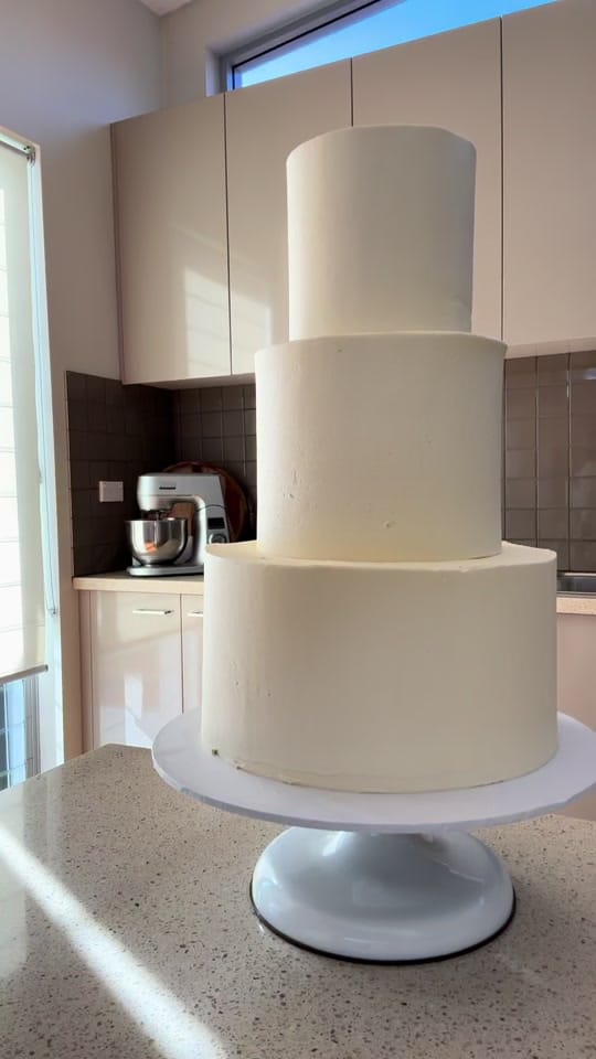 Post 6 by Lushcups Sydney wedding cakes on TikTok (video)