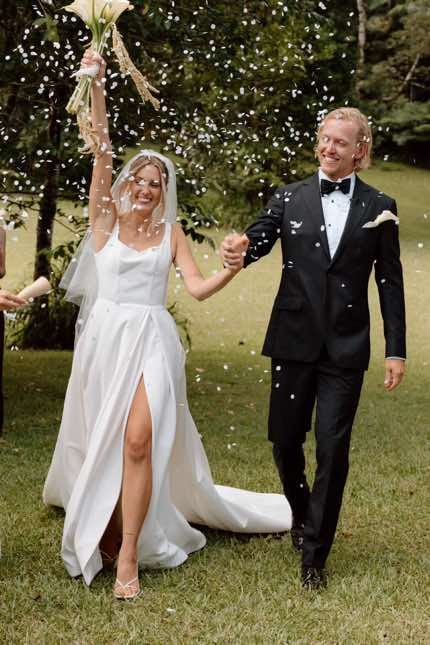 Post 5 by hollandstudioweddings on TikTok (video)